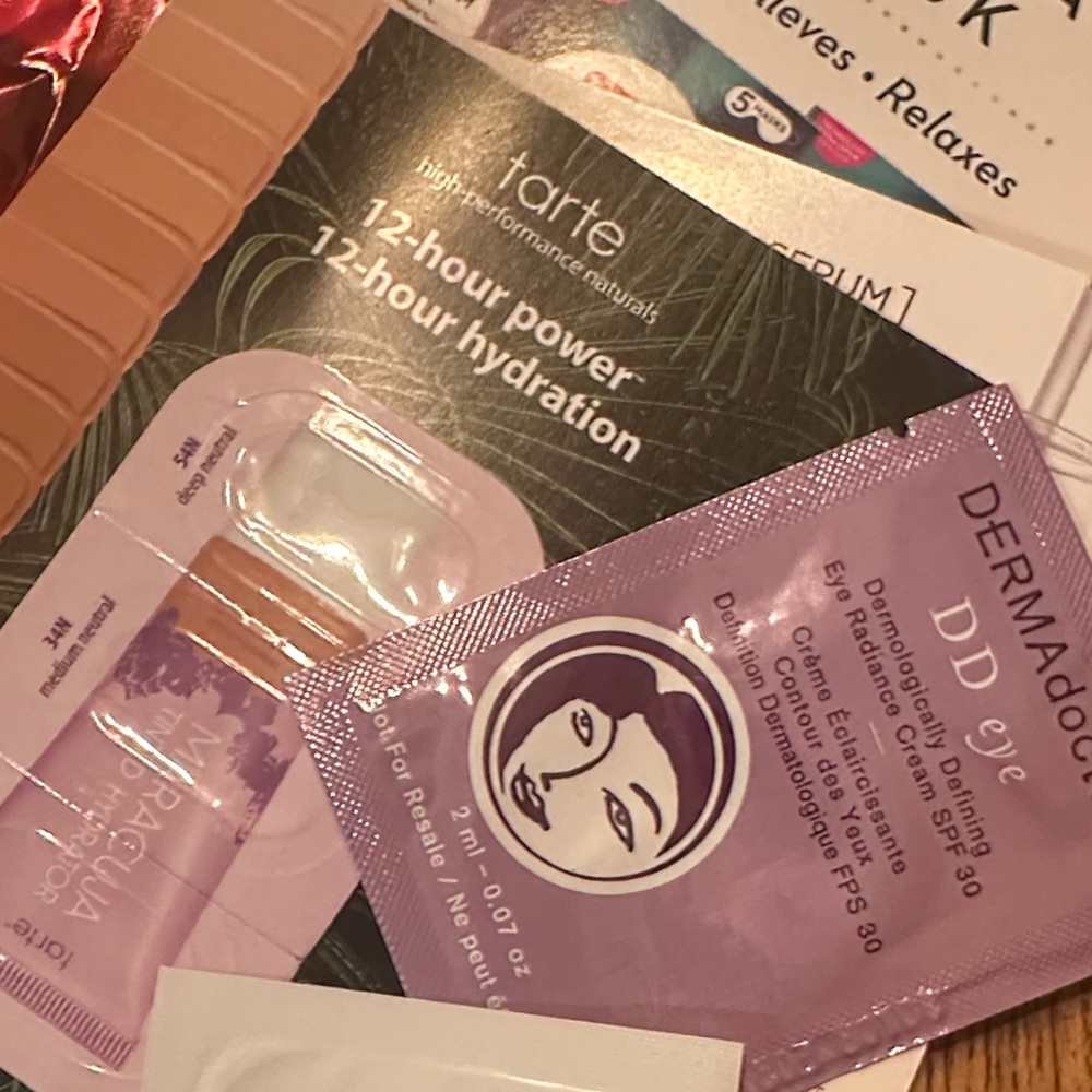 Beauty Sample Bundle - Picture 8 of 9